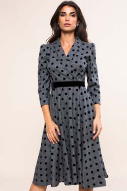 Платье с принтом и V-образным вырезом