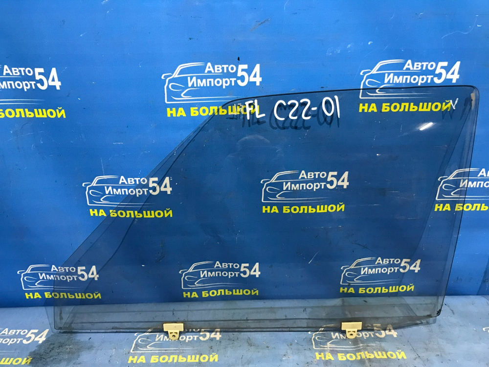 Стекло двери передней левой NISSAN LARGO 1992