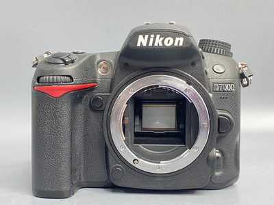Nikon D7000 9.000 кадров