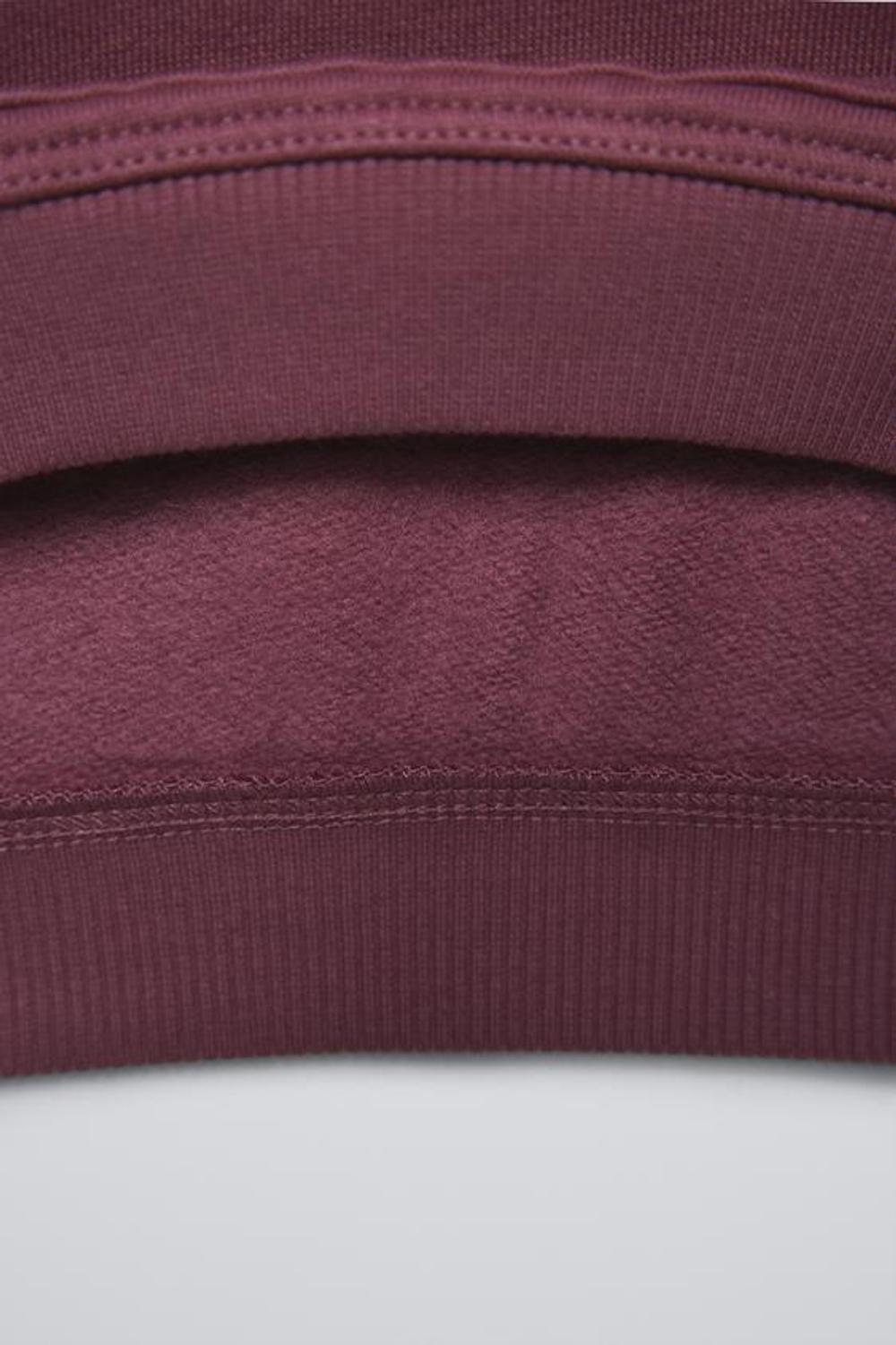 ZARA КОМПЛЕКТ ИЗ ДЖОГГЕРОВ И ТОЛСТОВКИ С ВЫШИВКОЙ, ТЕМНО-РОЗОВЫЙ