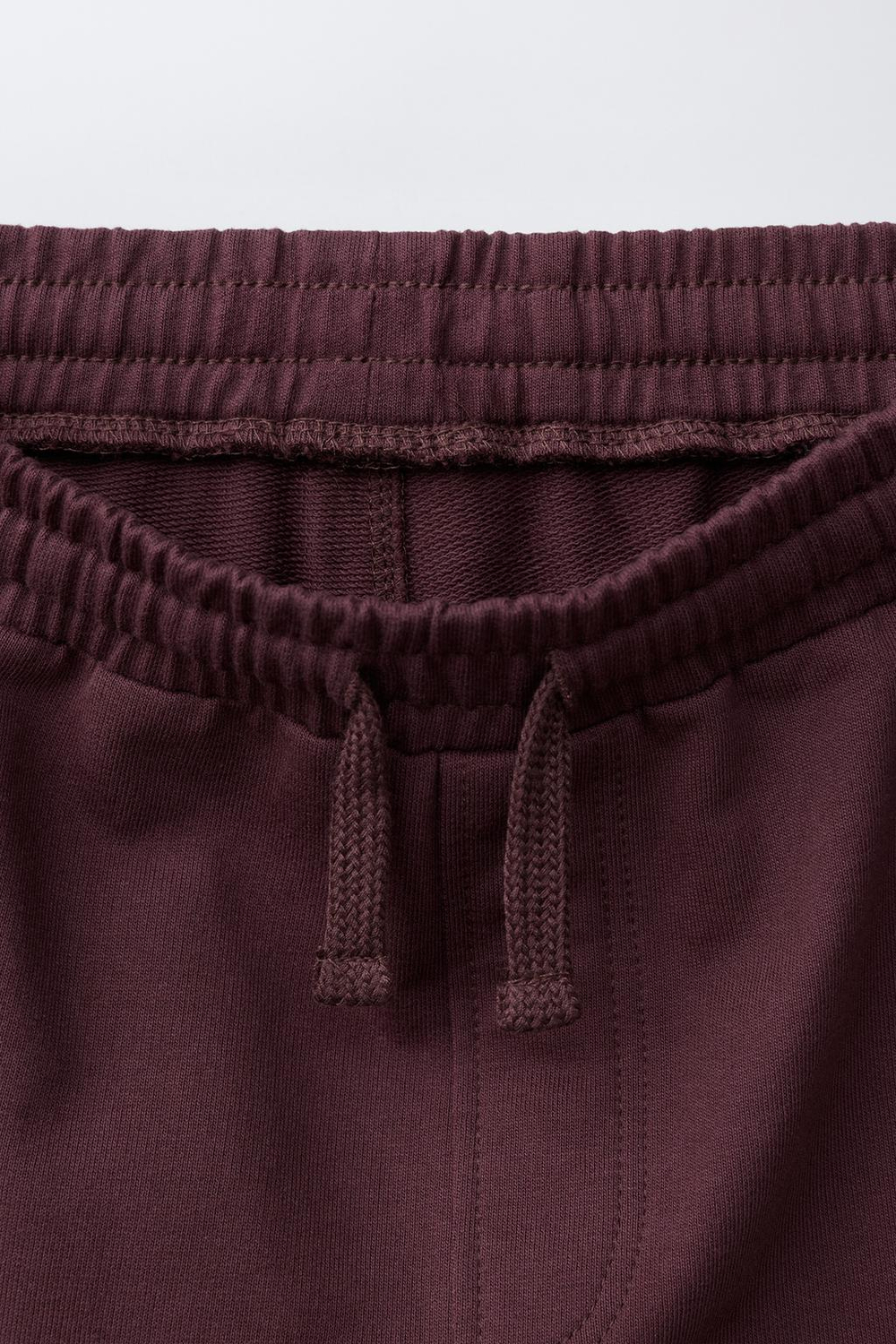 ZARA КОМПЛЕКТ ИЗ ФУТБОЛКИ И ШОРТОВ, ВИННЫЙ