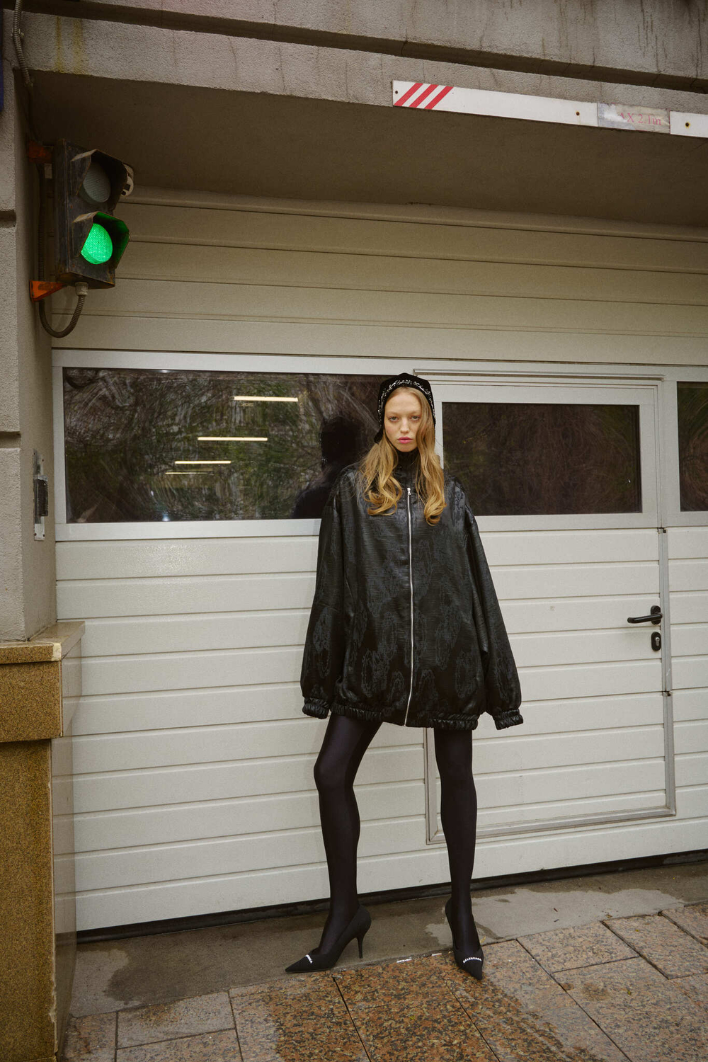 Бархатный чепчик с декором