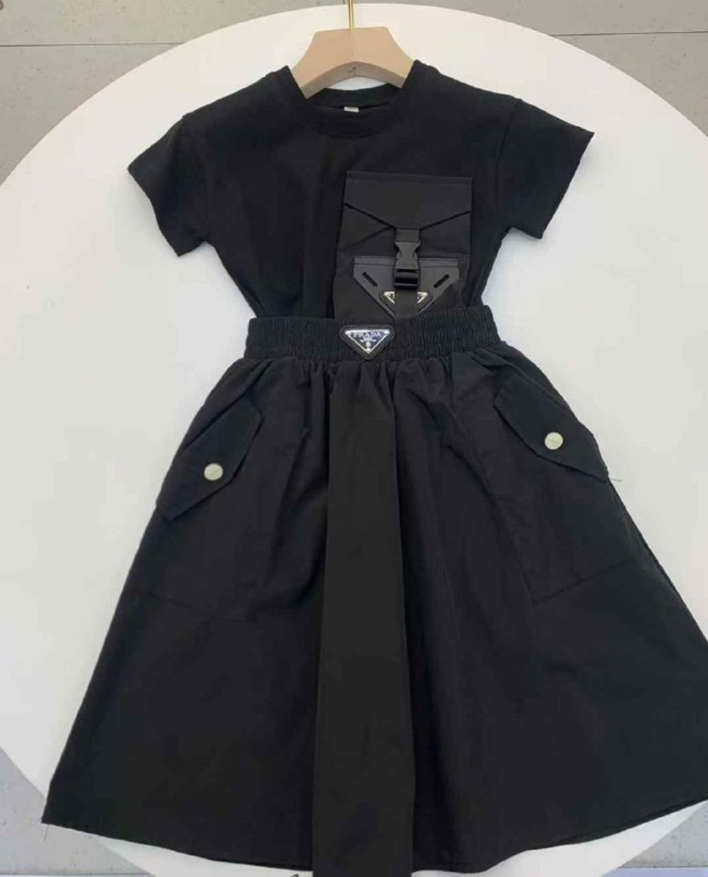 Юбка и стильная футболка с кармашком Prada для девочки