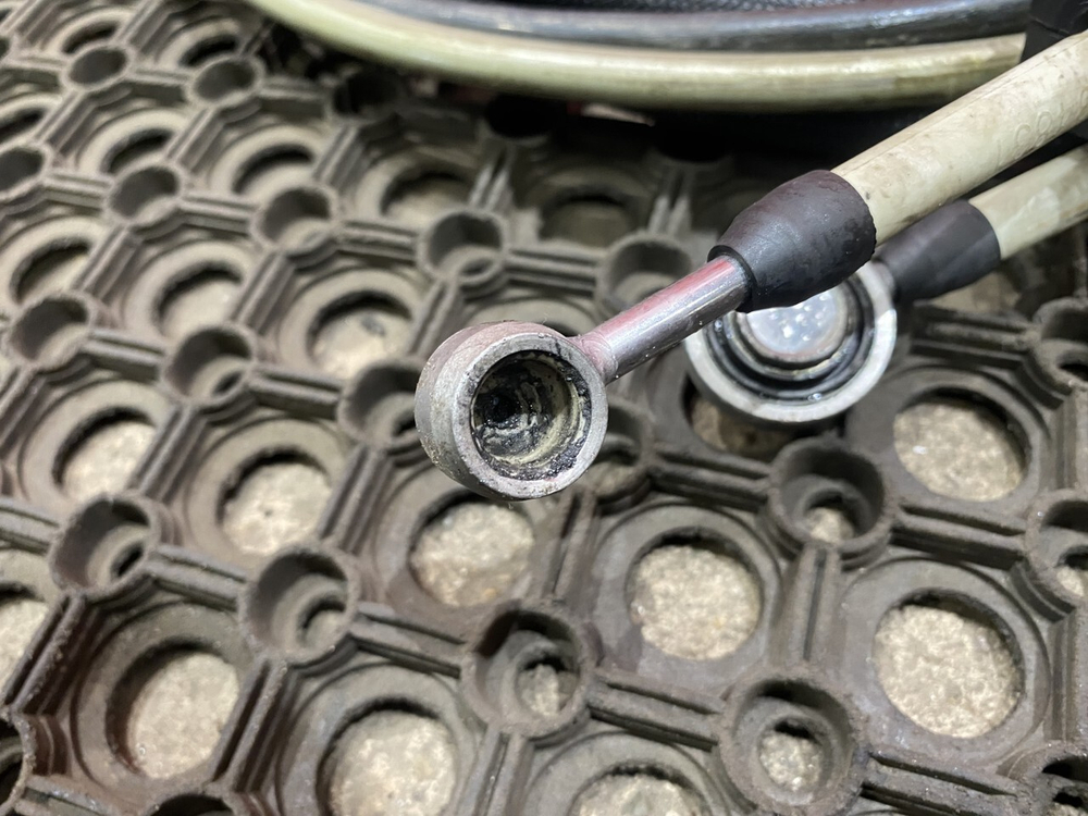 Комплект тросов МКПП 2018г