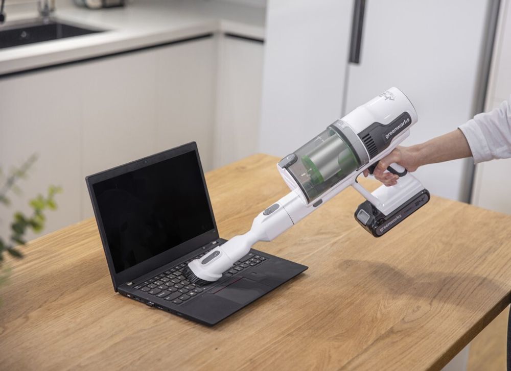 Пылесос беспроводной вертикальный аккумуляторный Greenworks 24В GD24SVK4D, Арт.4701107UB с АКБ 4 А*ч и ЗУ