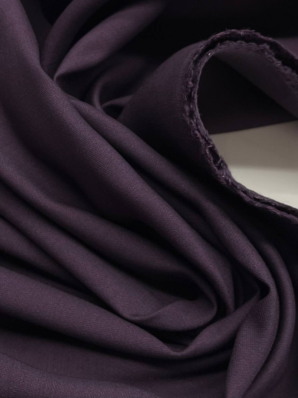 Шерсть с шелком и эластаном костюмно-плательная Valentino фиолетовая