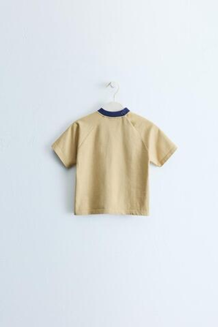 ZARA TIMELESS — ФУТБОЛКА С КОНТРАСТНЫМ ВОРОТНИКОМ, ХАКИ