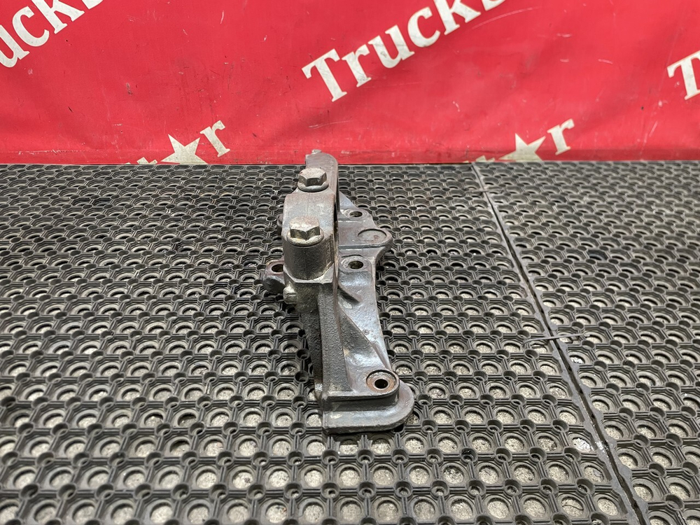 Кронштейн пневморессоры левый