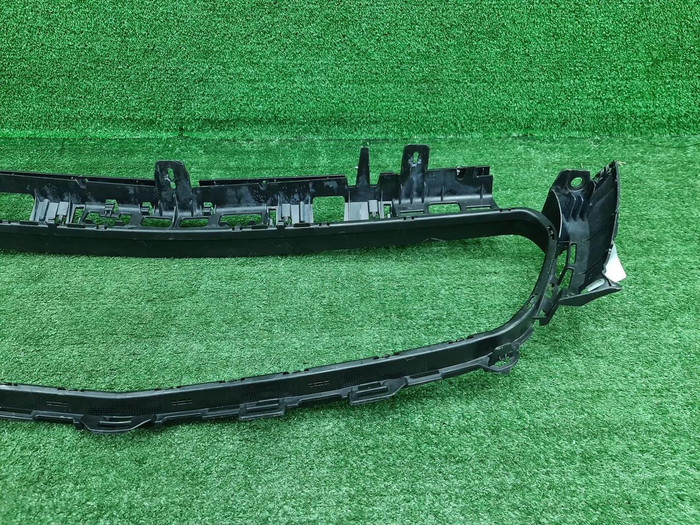 Кронштейн решетки радиатора Mercedes E C238 16-21