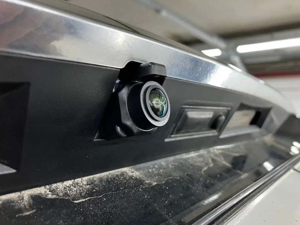 Камера переднего/заднего вида универсальная (кубик на ножке) Carmedia ZF-7204H