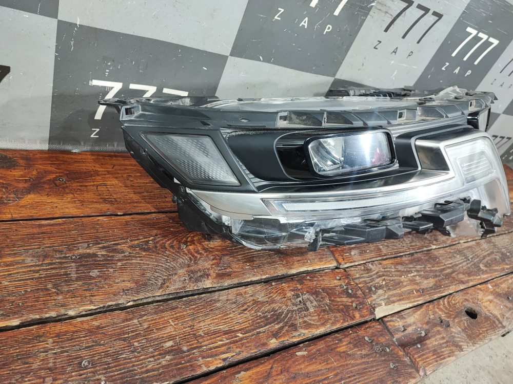 Фара правая LED Kia Carnival 4 (KA4) 20-нв Б/У Оригинал 92102R0000