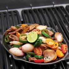 Чугунная сковорода для приготовления фахиты, с подставкой, Broil King