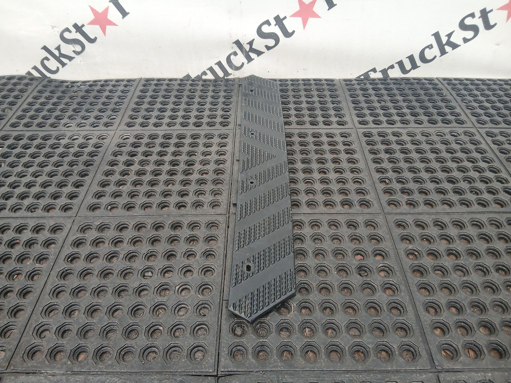 Накладка ступенька бампера