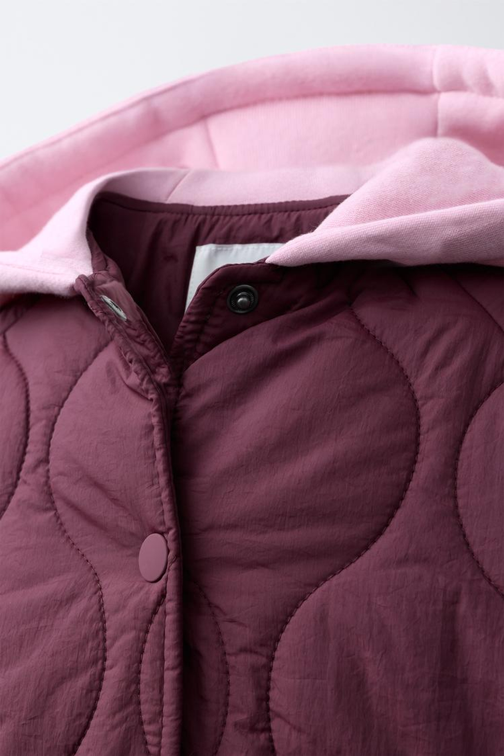 ZARA СТЕГАНАЯ КУРТКА С КАПЮШОНОМ И ВЫШИВКОЙ В ВИДЕ МЕДВЕЖОНКА, БУРГУНДИ