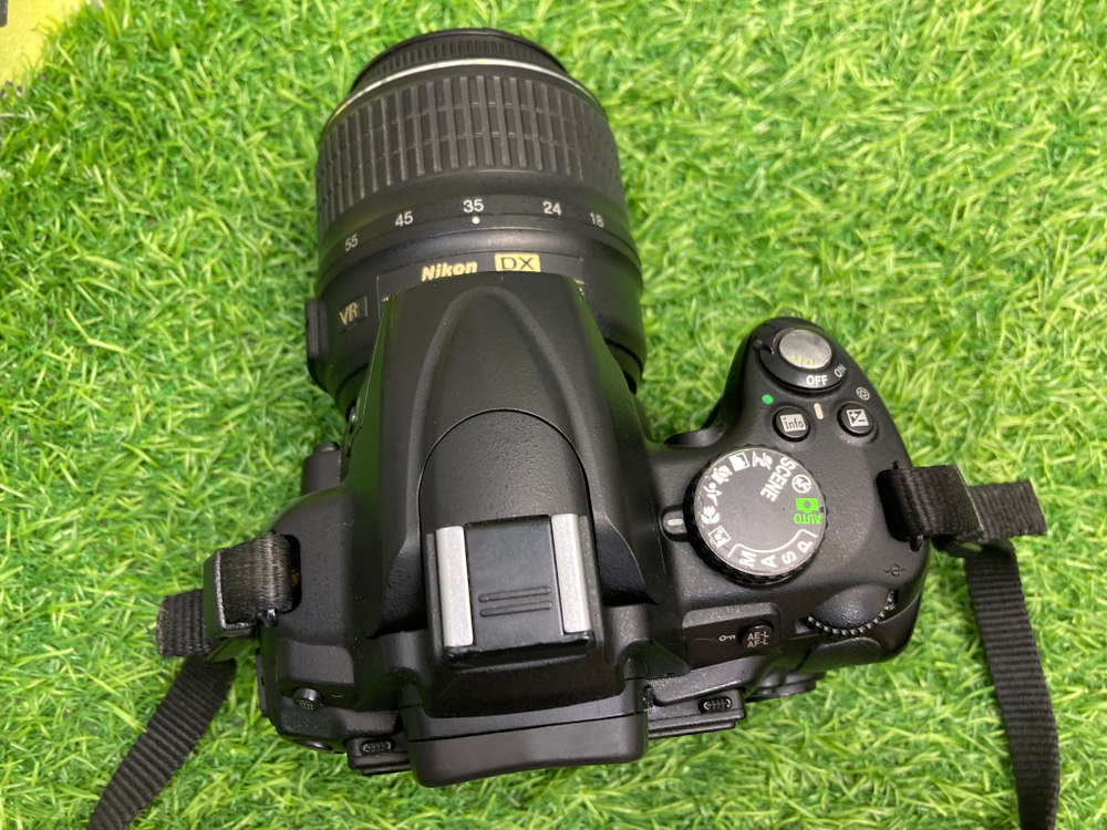 Nikon D5000 Kit 18-55mm 3.5-5.6G VR 11.000 кадров
