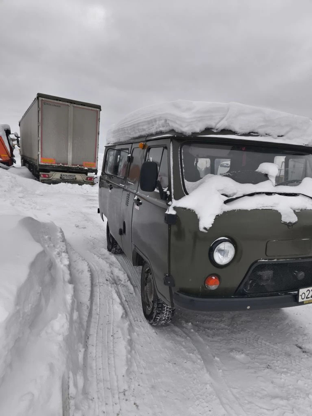 UAZ 2206* Микроавтобус 220695-04 (Микроавтобус, 8+1 мест, с ABS, Бензиновый, 2,7 л, 112 л.с.)
