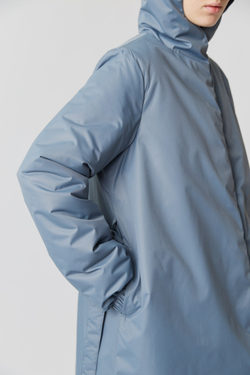 Зимнее пальто миди цвета полыни