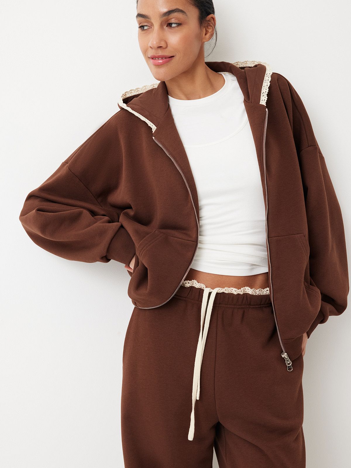 Худи округлого силуэта с кружевом Hot Chocolate