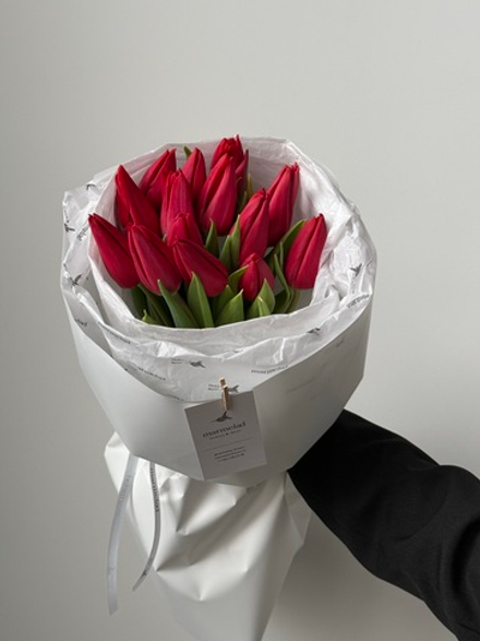 Букет из 15 красных тюльпанов доступен к заказу с 3.03.2026