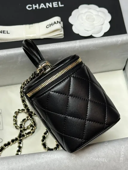 Косметичка Chanel с двойным C-логотипом