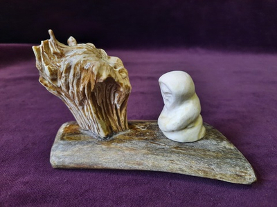 Миниатюра "Охотник и духи", рог лося, рог оленя