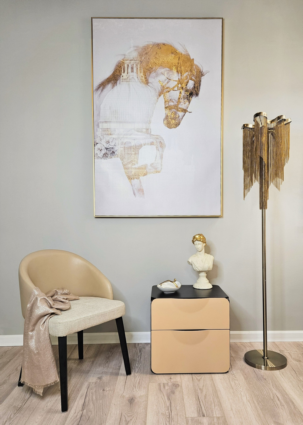 Статуэтка Figurine female