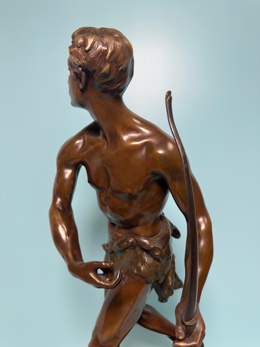 Скульптурная композиция «Охотник с луком»