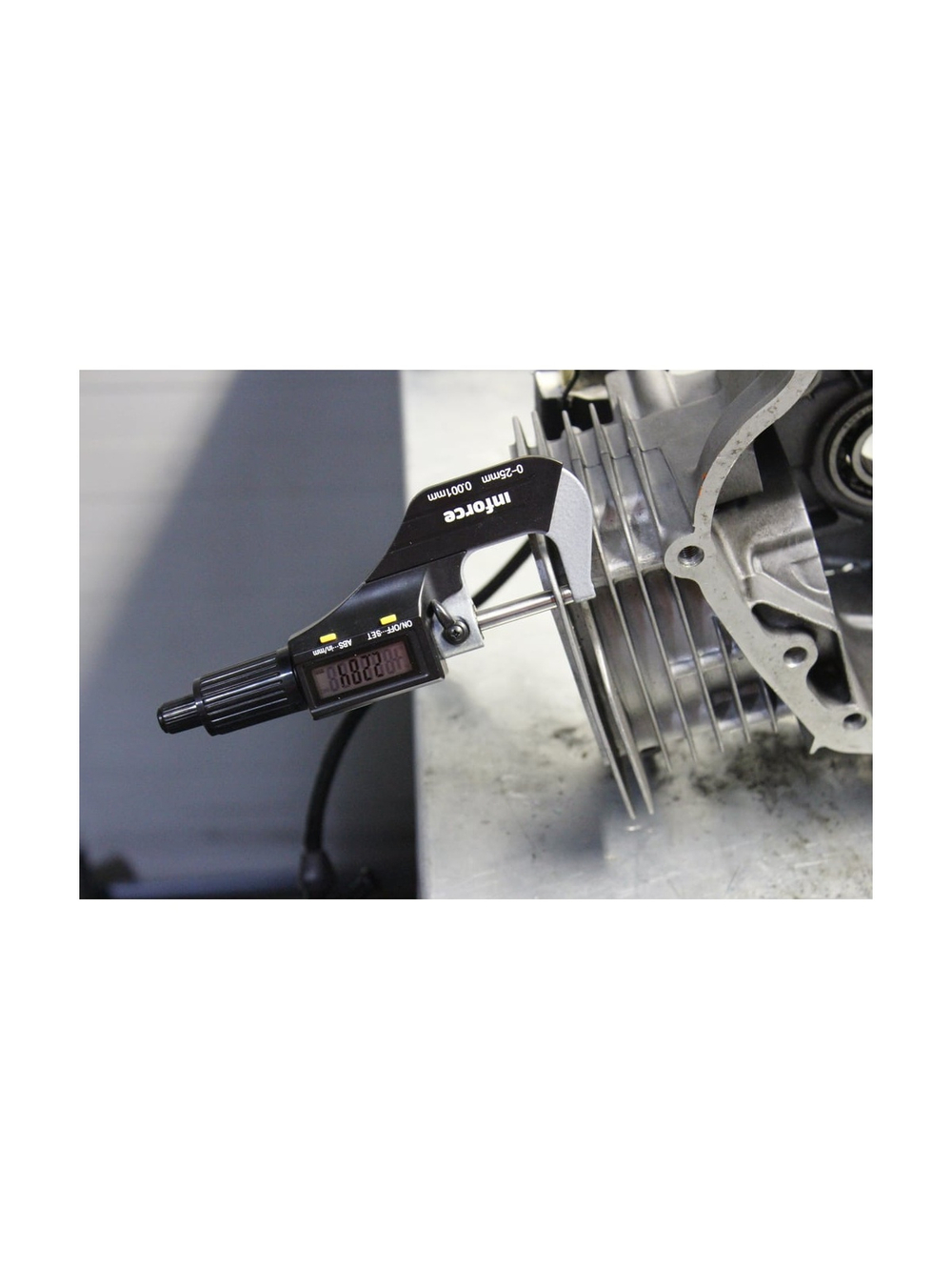 Цифровой микрометр Inforce 0-25мм/0-1*0.001мм/0.00005 06-11-44