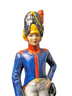 Фарфоровая статуэтка "Пехотный офицер" Франция