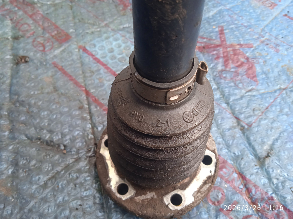 Приводной вал передний левый Шкода Октавия А5 1.4 BUD Б/У