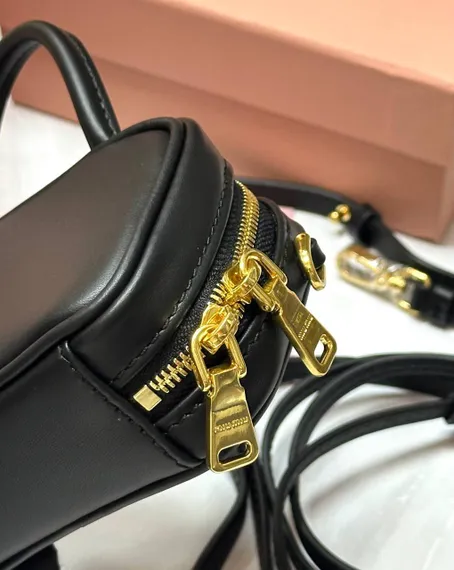 Мини сумка MIU MIU из натуральной кожи в черном цвете
