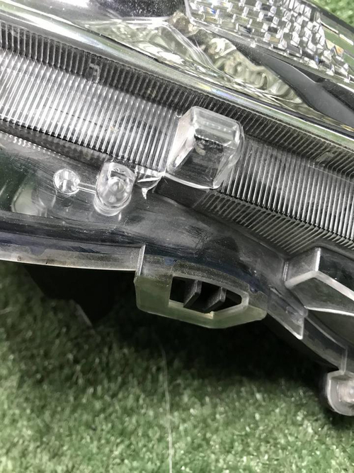 Битая Фара правая Toyota RAV4 5 XA50 (18-нв) LED
