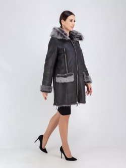 Дубленка зимняя с капюшоном натуральная
