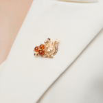 Брошь «Белка» из красного золота с янтарём и эмалью