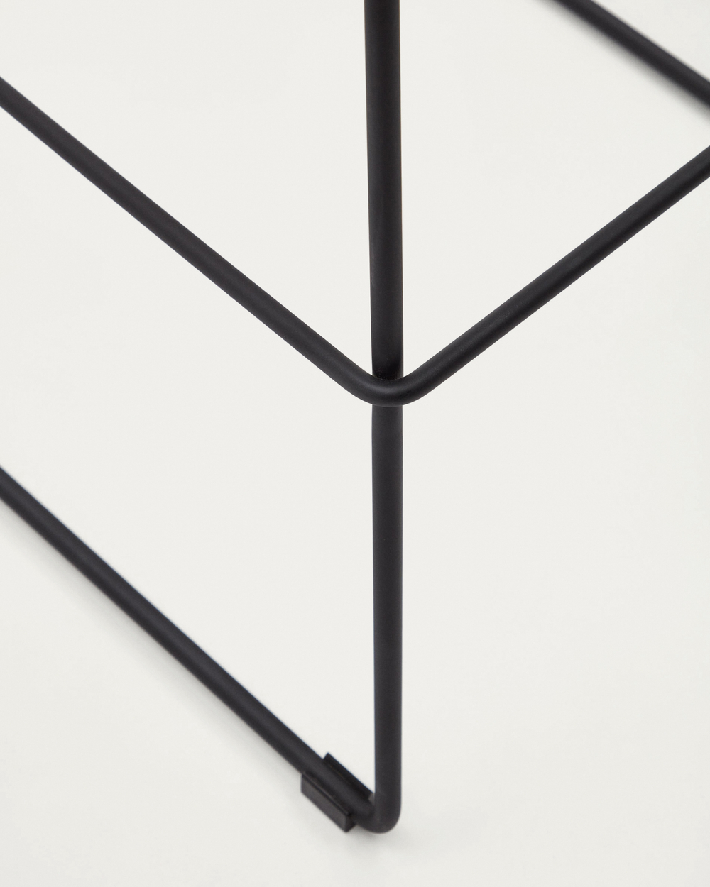 Zahara Полубарный стул коричневый с черными стальными ножками 65 см