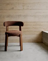 Стул Granite из терракотовой синели и массива ясеня с отделкой орех