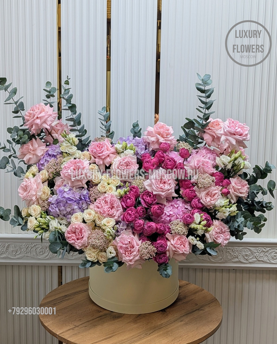 Композиция в шляпной коробке The kiss of O'hara