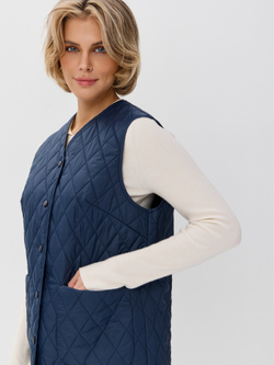 Легкий стеганый жилет с накладными карманами