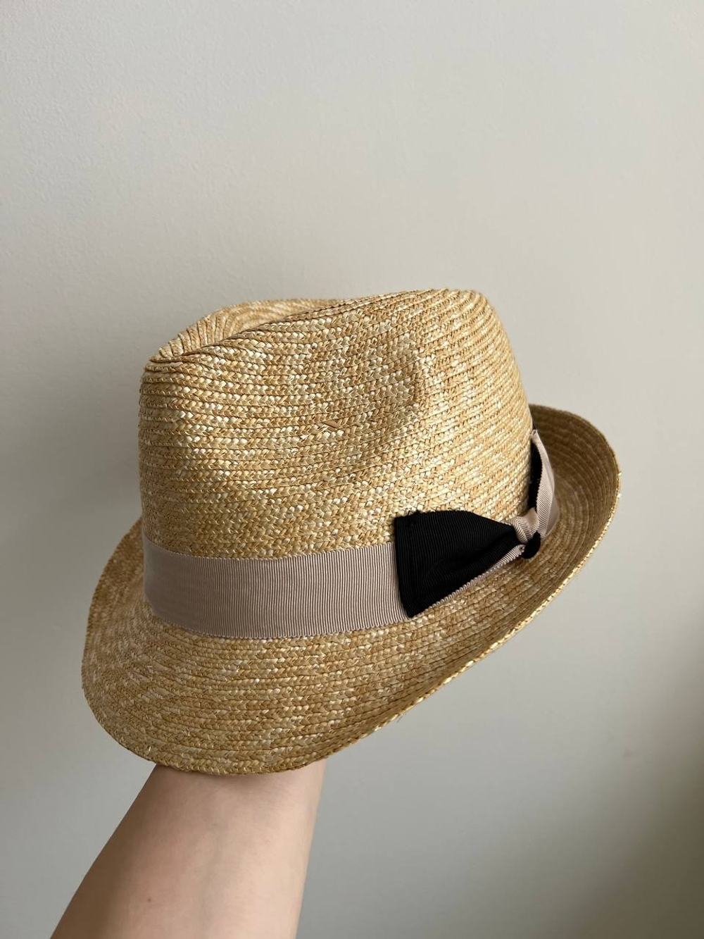 Трилби солома с черно-бежевой лентой