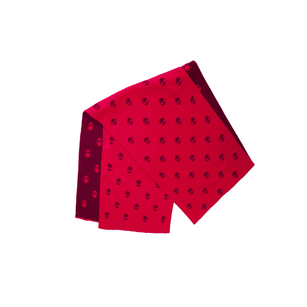 Колючий красный шарф