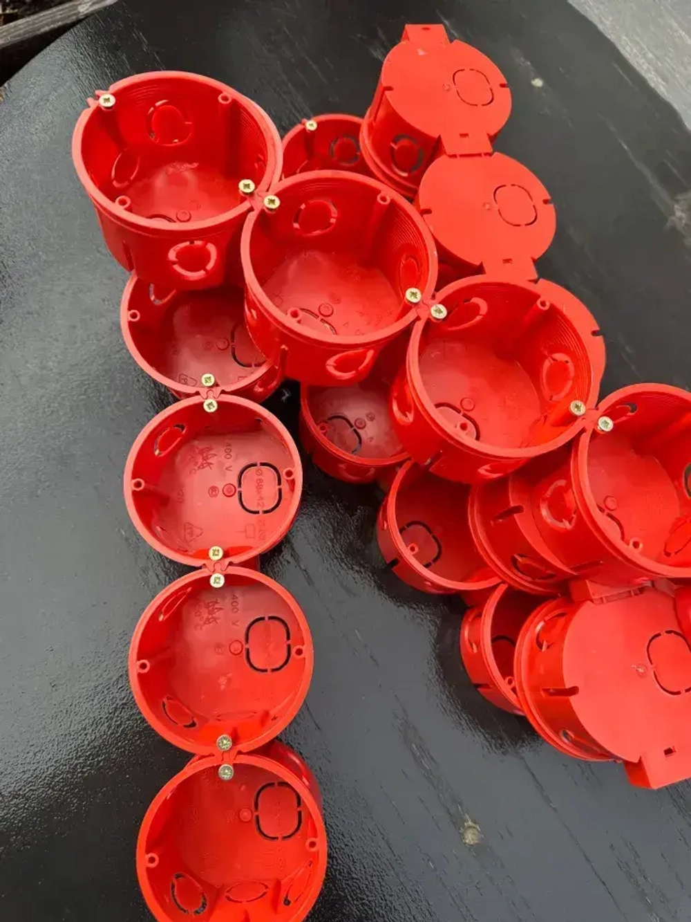 Коробка подрозетник с/у в бетон красный 68х42 (30 шт)