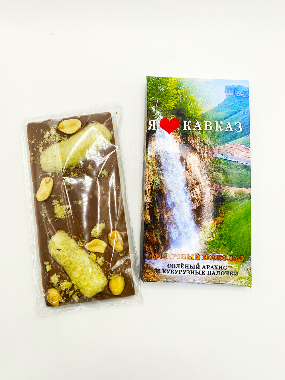 Молочный шоколад с соленым арахисом и кукурузными палочками
