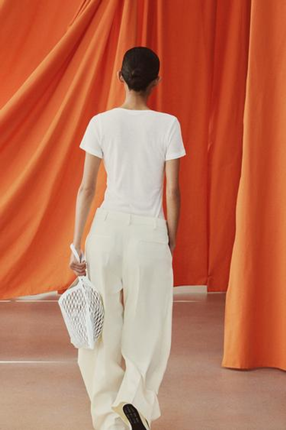 ZARA ФУТБОЛКА ИЗ ЛИОЦЕЛЛА И ШЕЛКА, ЖЕЛТОВАТО-БЕЛЫЙ