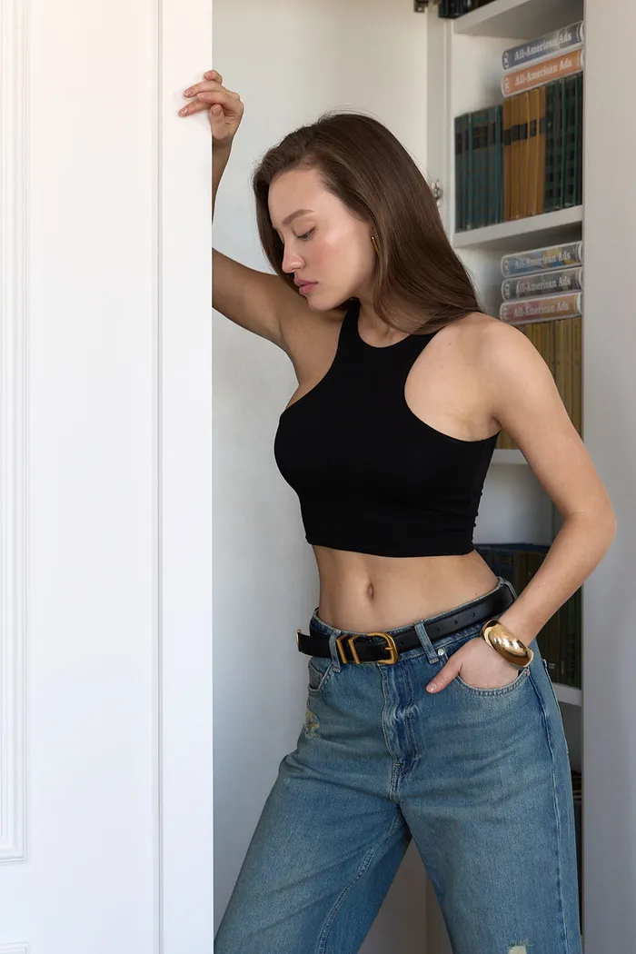 Кроп майка из модала черного цвета