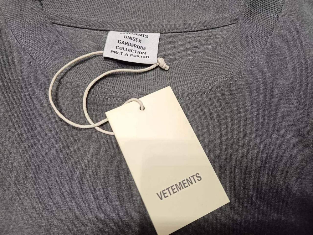 Футболка Vetements