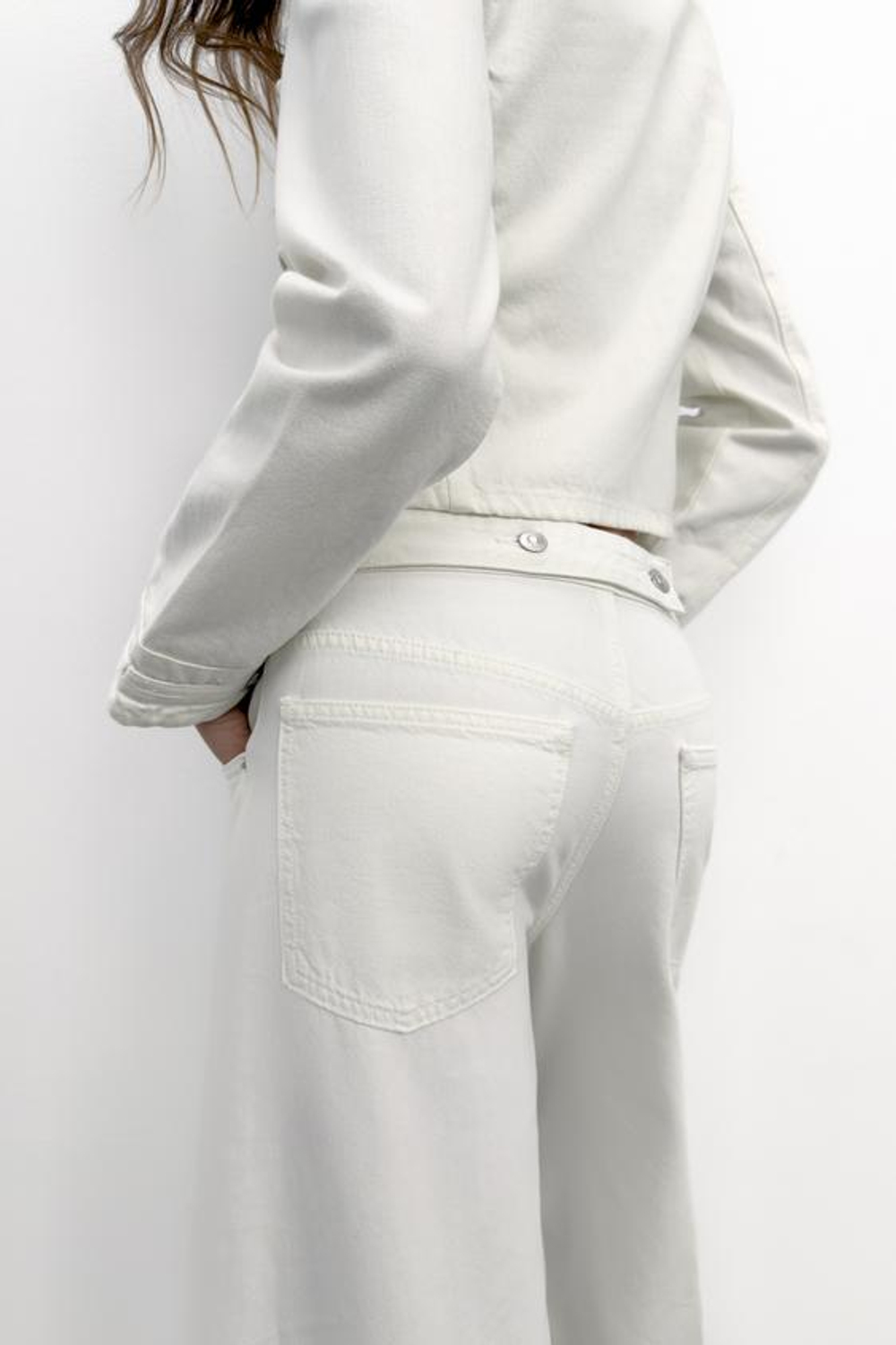 ZARA ДЖИНСЫ TRF BALLON СО СРЕДНЕЙ ПОСАДКОЙ И ПЕТЛЕЙ, БЕЛЫЙ