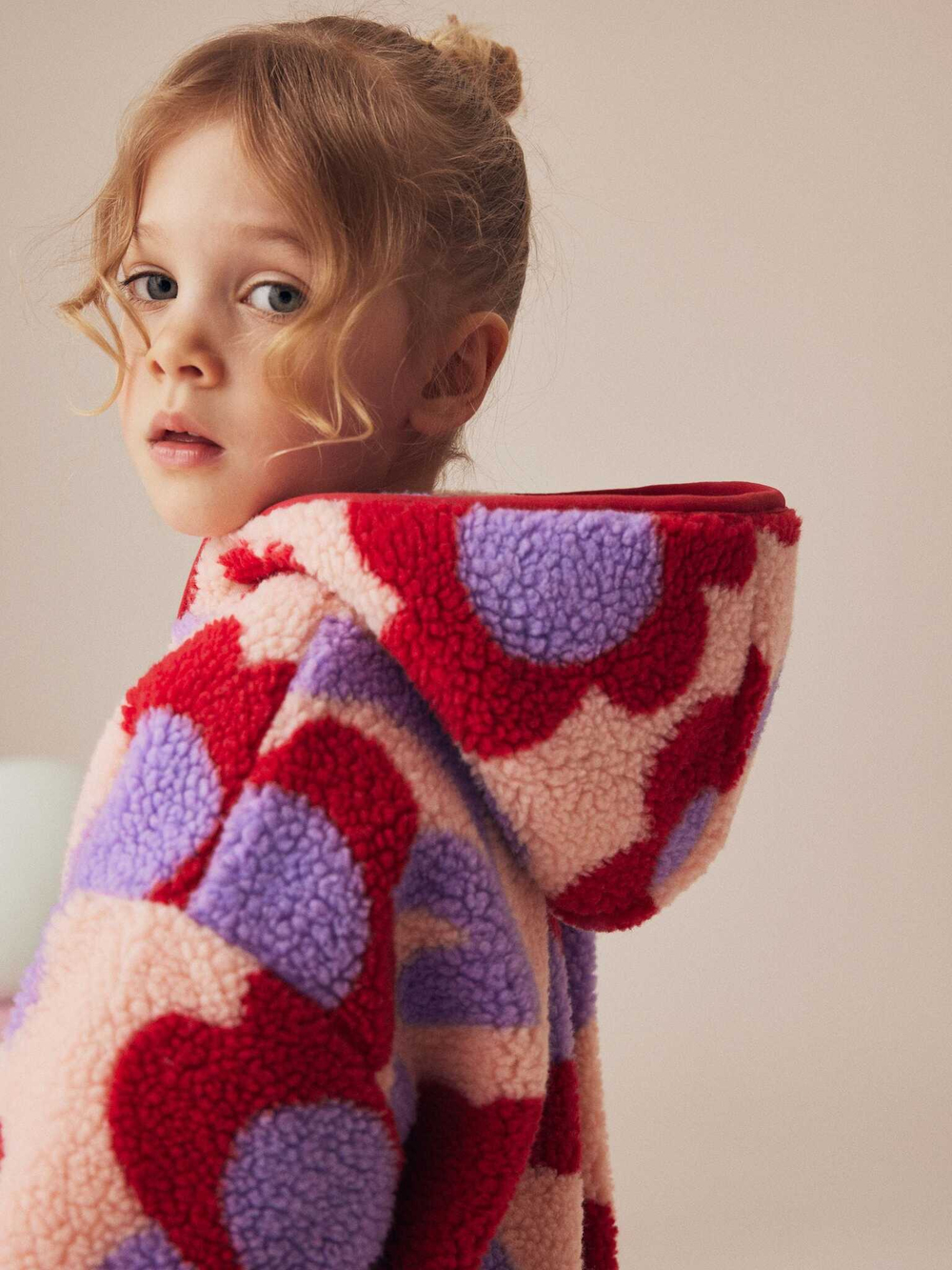 Куртка флисовая с капюшоном для девочки Next 378-119, Красный, Сиреневый, Бежевый