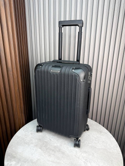 Дорожный чемодан Rimowa Distinct