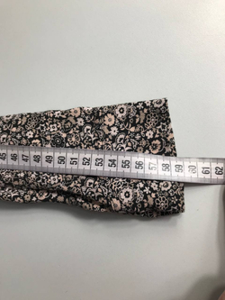 Блузка H&M в стильный цветочек и с ажурным воротником 40 размер