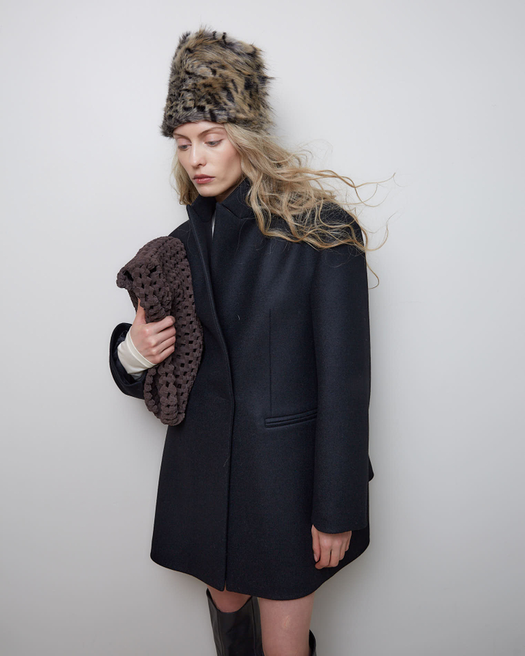 Шапка-цилиндр из искусственного меха Стелла Маккартни с принтом рысь